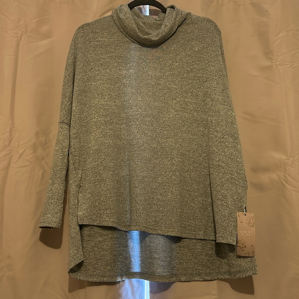 Turtle neck long sleeve top